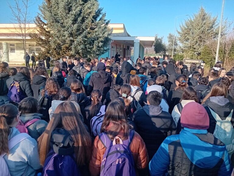 Κατάληψη για τα Τέμπη στο Μουσικό Σχολείο Καρδίτσας (ΦΩΤΟ)