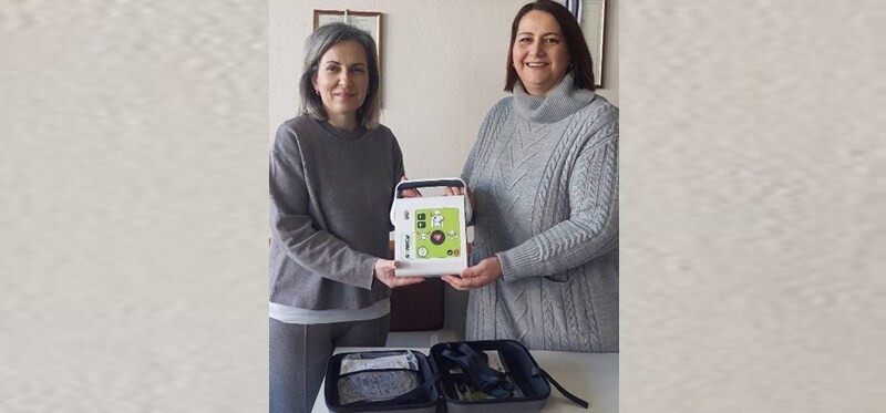 Ευχαριστήριο προς τον Σύλλογο Γονέων και Κηδεμόνων του 7ου Δημοτικού Σχολείου Καρδίτσας για τη δωρεά αυτόματου απινιδωτή