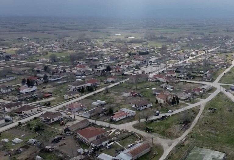 Καθαρισμό του κεντρικού καναλιού απορροής των υδάτων στην Αγία Τριάδα