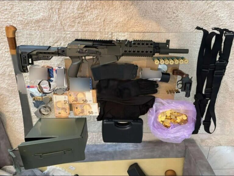 Πώς το ελληνικό FBI έφτασε στα ίχνη της πιο ισχυρής οικογένειας Ρομά για την απάτη - μαμούθ με χρυσές λίρες στη Λάρισα