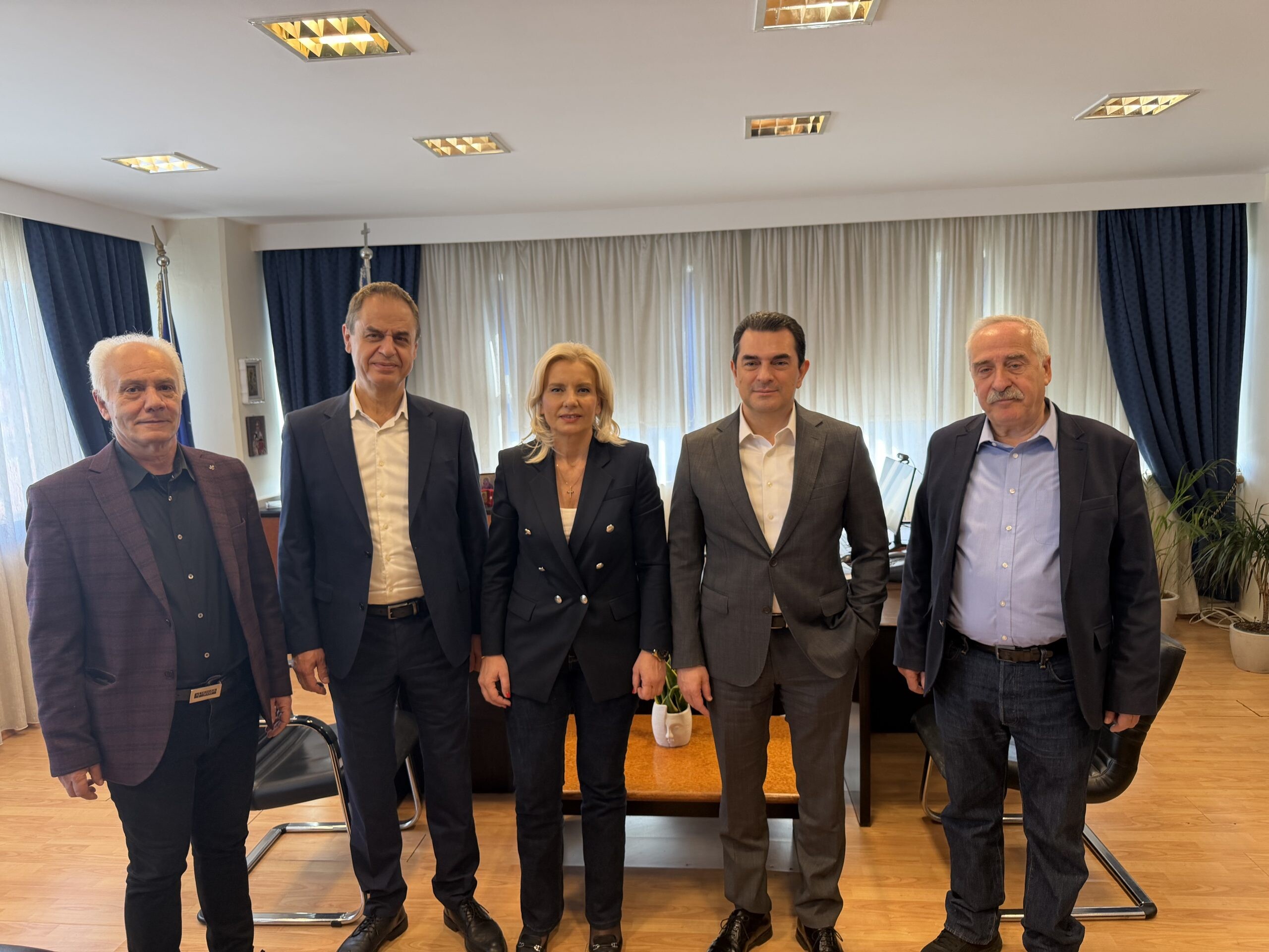 Συνάντηση Ρένας Καραλαριώτου με Κώστα Σκρέκα στην Αποκεντρωμένη Διοίκηση Θεσσαλίας – Στερεάς Ελλάδας