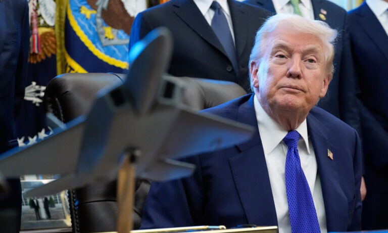 «Θάνατος, φωτιά και οργή θα πέσουν πάνω τους» - Ο Τραμπ απειλεί το Ιράν για τα Στενά του Ορμούζ