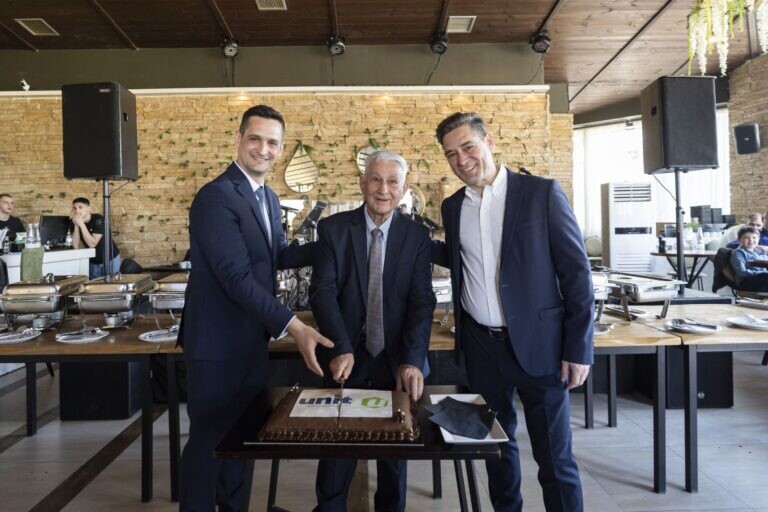 Κοπή πίτας για την εταιρεία ΚΟΛΤΣΙΔΑ - UNIT BROKERS (ΦΩΤΟ)