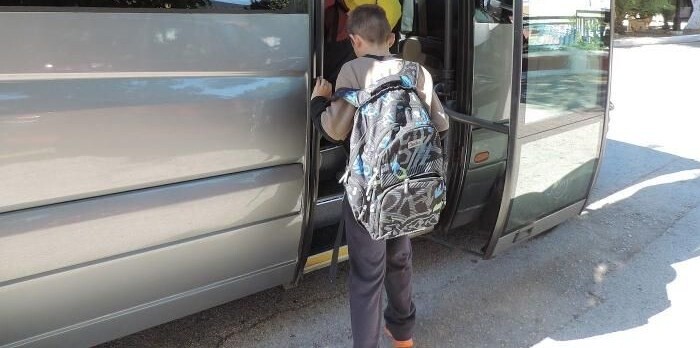 Γενικό Λύκειο Παλαμά: Απαράδεκτη η αναστολή των μαθητικών δρομολογίων - Σε ομηρία οι μαθητές