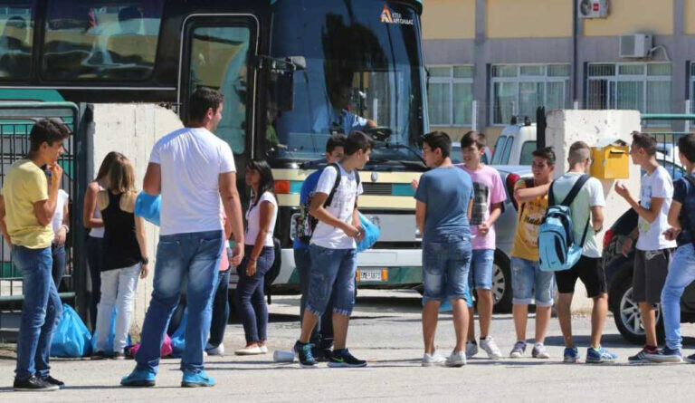 Επιστολή διαμαρτυρίας των Συλλόγων Γονέων και Κηδεμόνων  του Δήμου Παλαμα για τη μεταφορά των μαθητών
