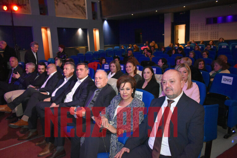 Μελωδικά άνοιξε η αυλαία του 41ου Πανελλήνιου Φεστιβάλ Ερασιτεχνικού Θεάτρου Καρδίτσας (ΦΩΤΟ & ΒΙΝΤΕΟ)