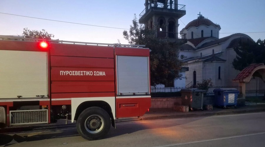 Φωτιά ξέσπασε στον Ι.Ν Αγίας Τριάδας στο Καλλίθηρο