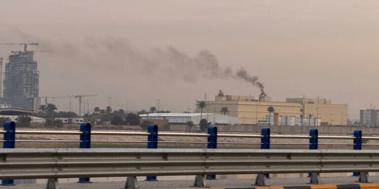 Η επίθεση τη νύχτα στην αμερικανική πρεσβεία στο Ιράκ -Το βίντεο με τους μαύρους καπνούς, όλες οι εξελίξεις