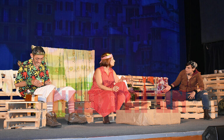 Με τον θεατρικό όμιλο Πάφου επί σκηνής συνεχίζεται  το 41ου Πανελλήνιου Φεστιβάλ Ερασιτεχνικού Θεάτρου (ΦΩΤΟ)