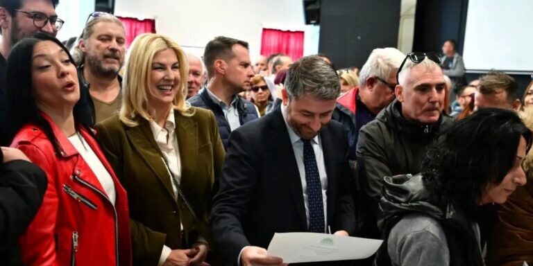 ΠΑΣΟΚ: Ανάσα η συμμετοχή 150.000 μελών στις εκλογές -Πάνω από το 60% των συνέδρων θα έχει η πλευρά Ανδρουλάκη