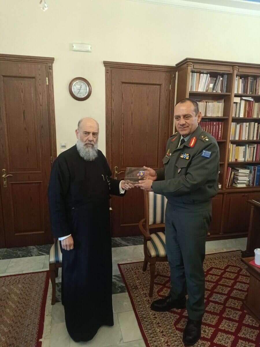 Εθιμοτυπική συνάντηση του νέου Διοικητή της Σχολής Μονίμων Υπαξιωματικών με τον Σεβασμιώτατο