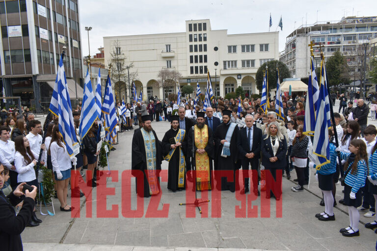 Οι μαθητές της Καρδίτσας απέτισαν φόρο τιμής στους ήρωες της επανάστασης του 1821 (ΦΩΤΟ & ΒΙΝΤΕΟ)