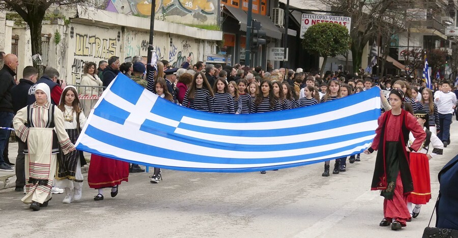 Καρδίτσα: Με λαμπρότητα η παρέλαση της 25ης Μαρτίου