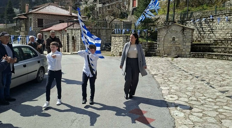 Αργιθέα: Συγκίνηση και μήνυμα ελπίδας από την παρέλαση μαθητών στο Ανθηρό