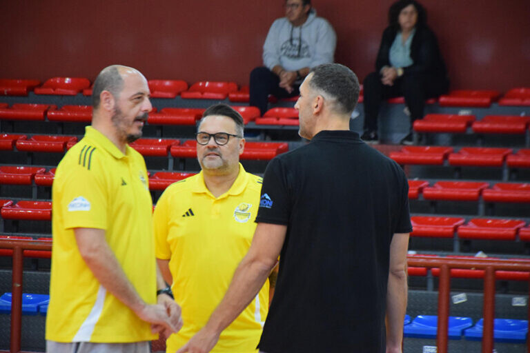 O προπονητής της AΣΑ BC Βασίλης Κρομμύδας στο Ράδιο Θεσσαλία 96