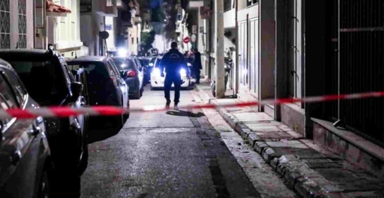 Βρέθηκαν νεκρές μάνα και κόρη : Τσιμεντωμένη η πόρτα του διαμερίσματος