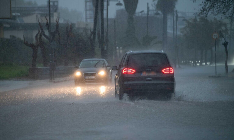 Έκτακτο δελτίο για την κακοκαιρία «Erminio» – Στις περιοχές που βρίσκονται στο «κόκκινο» και η Θεσσαλία