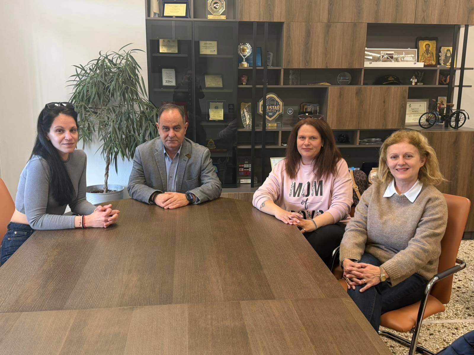 Συνάντηση του δημάρχου κ. Β. Τσιάκου με εκπροσώπους του Ειδικού Δημοτικού Σχολείου