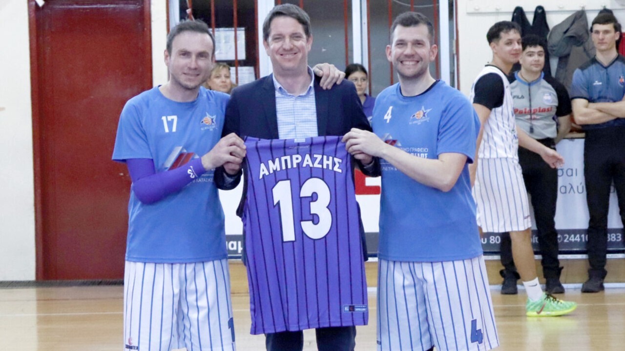 Ο Απόλλων Καρδίτσας τίμησε τον γιατρό Βασίλη Αμπράζη