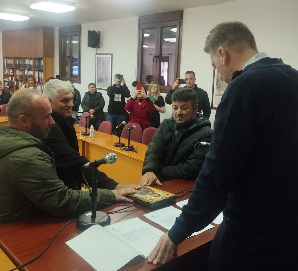 Ορκίστηκαν τρείς νέοι μόνιμοι υπάλληλοι στον Δήμο Αργιθέας