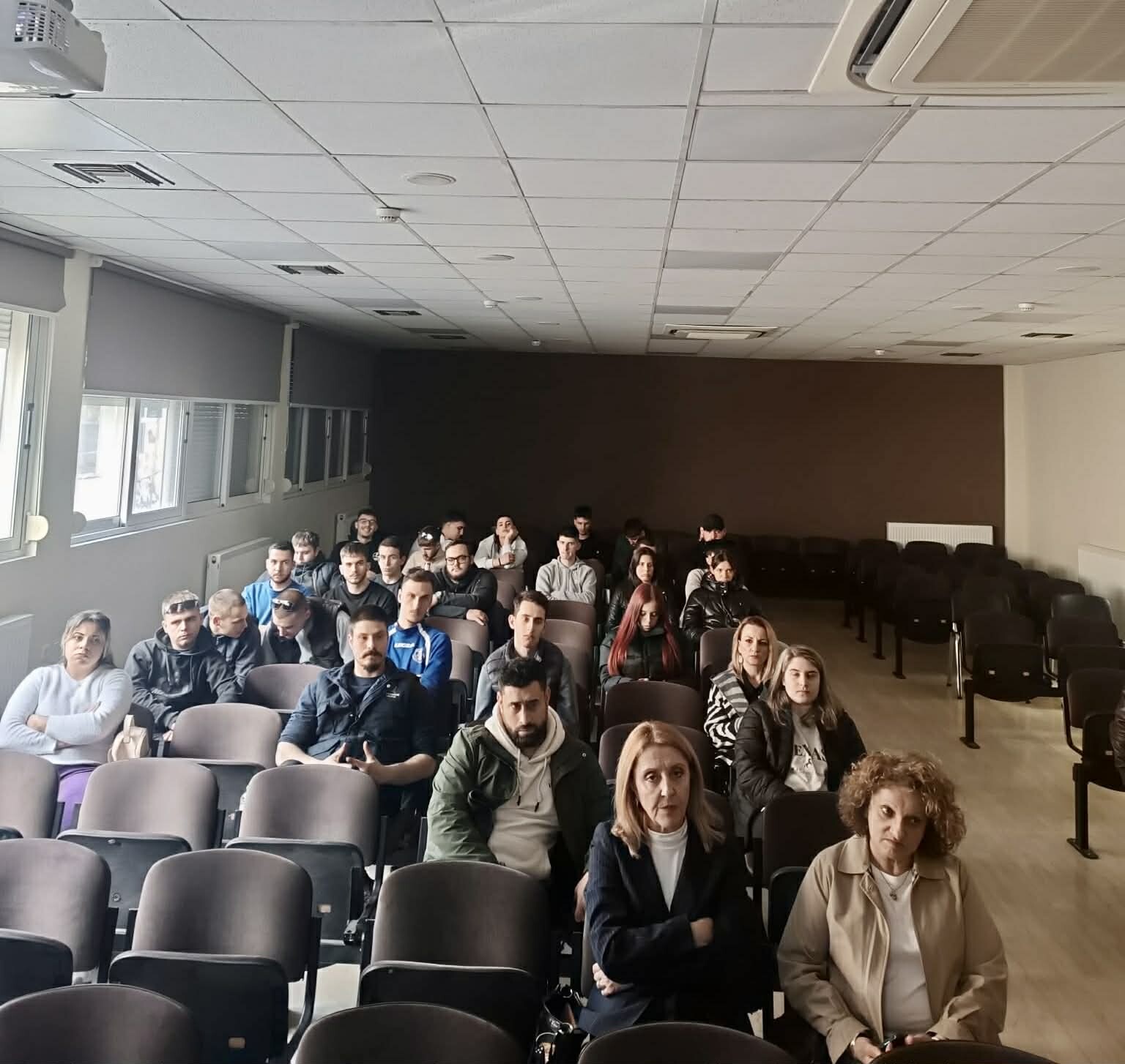 Ενημερωτική δράση για εργασιακά και ασφαλιστικά ζητήματα στην Καρδίτσα