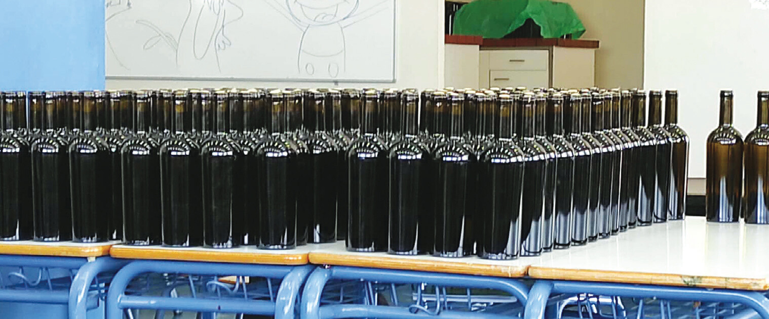 Οι μαθητές του 1ου ΕΠΑΛ Σοφάδων εμφιάλωσαν κρασί