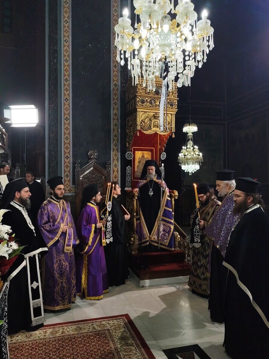 Η ακολουθία του Νυμφίου στον Ιερό Μητροπολιτικό Ναό Αγίων Κωνσταντίνου και Ελένης