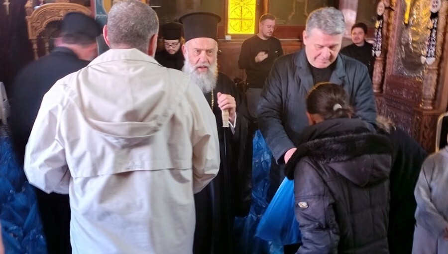 Η Μητρόπολη Θεσσαλιώτιδος μοιράζει 2.045 δέματα σε οικογένειες ενόψει Πάσχα