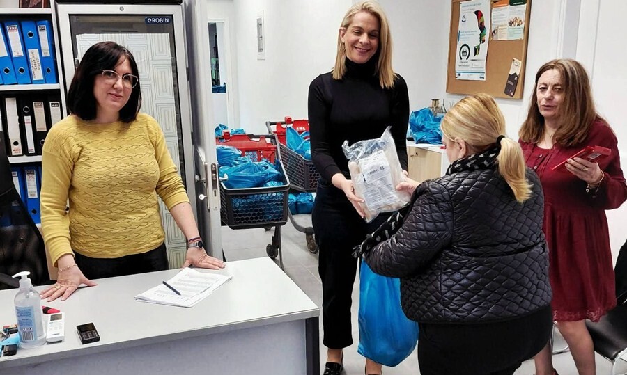 Διανομή ειδών πρώτης ανάγκης από το Κοινωνικό Παντοπωλείο του Δήμου Καρδίτσας