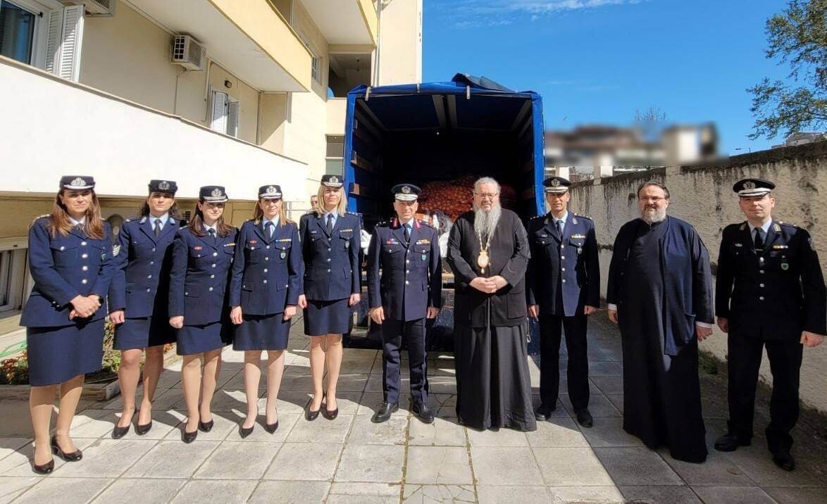 Κοινωνικές δράσεις από το αστυνομικό προσωπικό στη Θεσσαλία, ενόψει εορτασμού του Πάσχα, με τη συγκέντρωση διαφόρων τροφίμων και ειδών