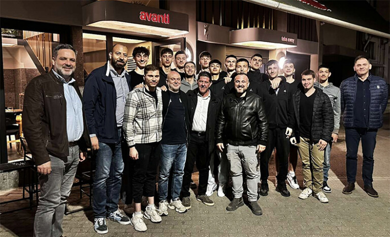 Δείπνο σε όμορφη ατμόσφαιρα για τους εφήβους του ΑΣ Καρδίτσας