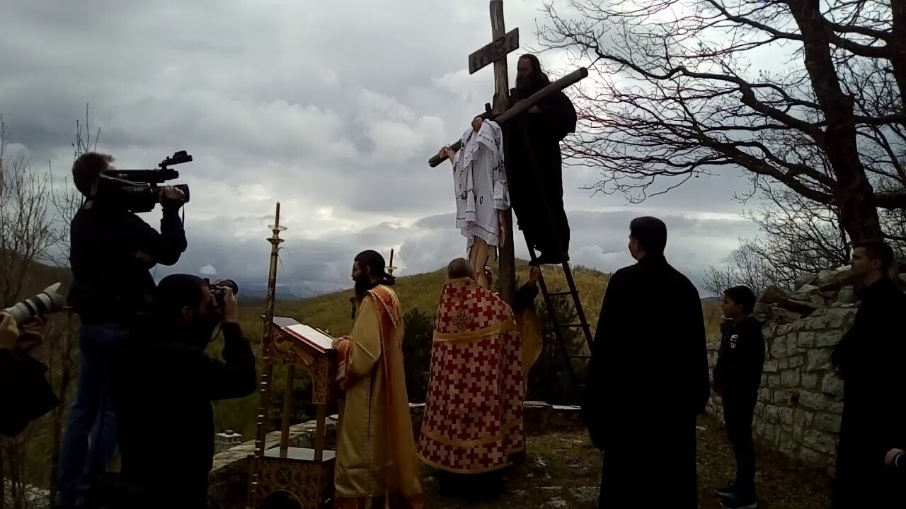 Η αναπαράσταση της Αποκαθήλωσης στην Ιερά Μονή Κορώνης Αγράφων (video)