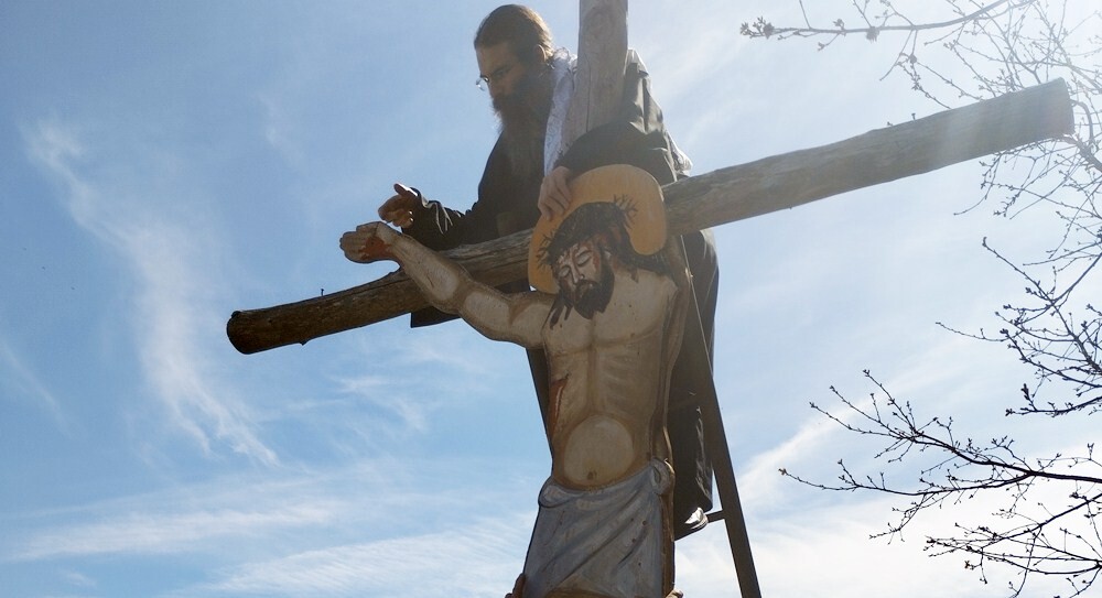 Συγκινητική Αποκαθήλωση στην Ιερά Μονή Κορώνης (ΦΩΤΟ)