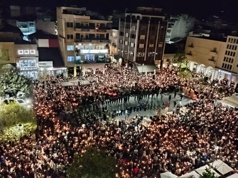 Με κατάνυξη και θρησκευτική ευλάβεια  η περιφορά των Επιταφίων στην Καρδίτσα (ΦΩΤΟ & ΒΙΝΤΕΟ)