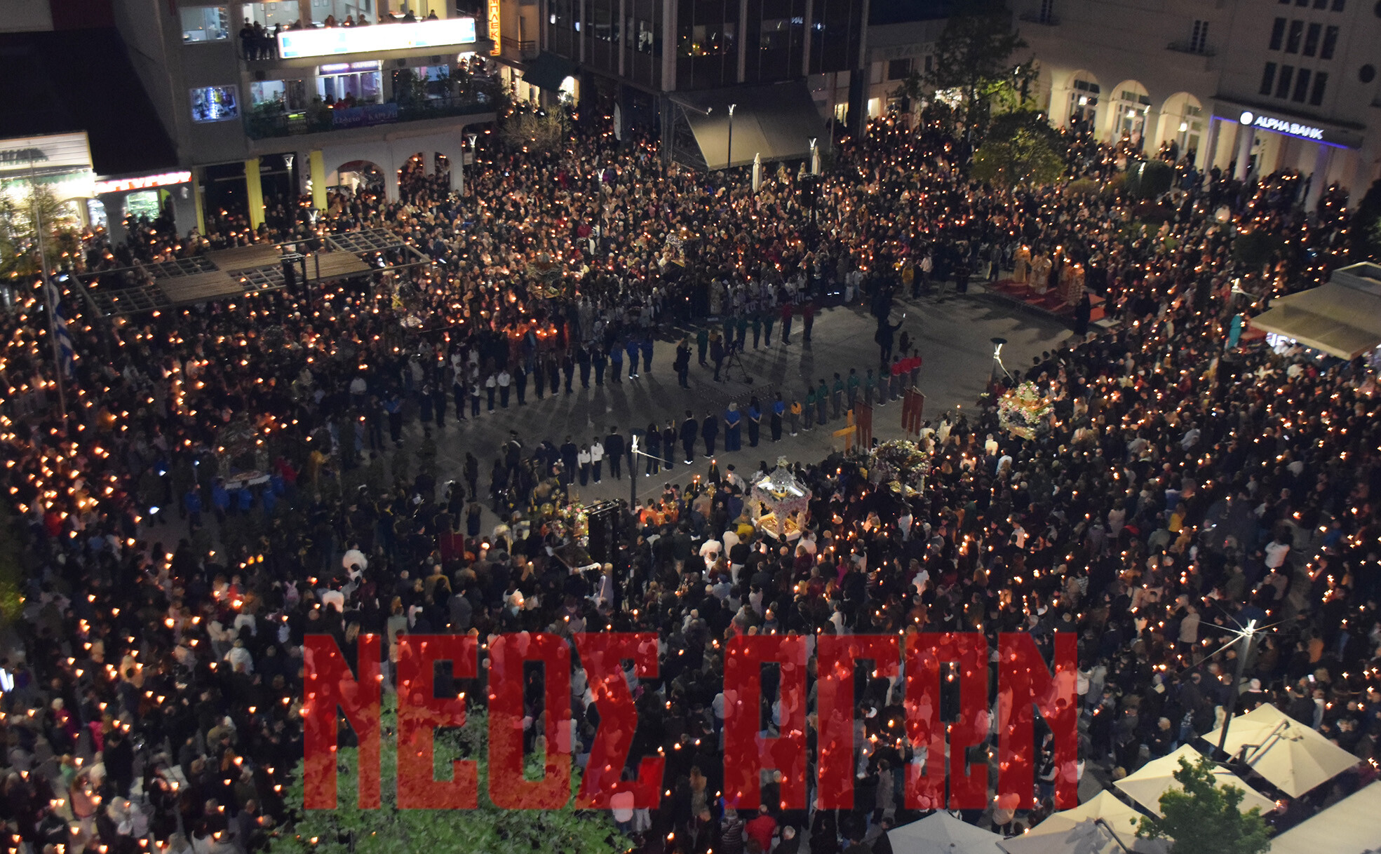 Με κατάνυξη και θρησκευτική ευλάβεια η περιφορά των Επιταφίων στην Καρδίτσα (ΦΩΤΟ - ΒΙΝΤΕΟ)