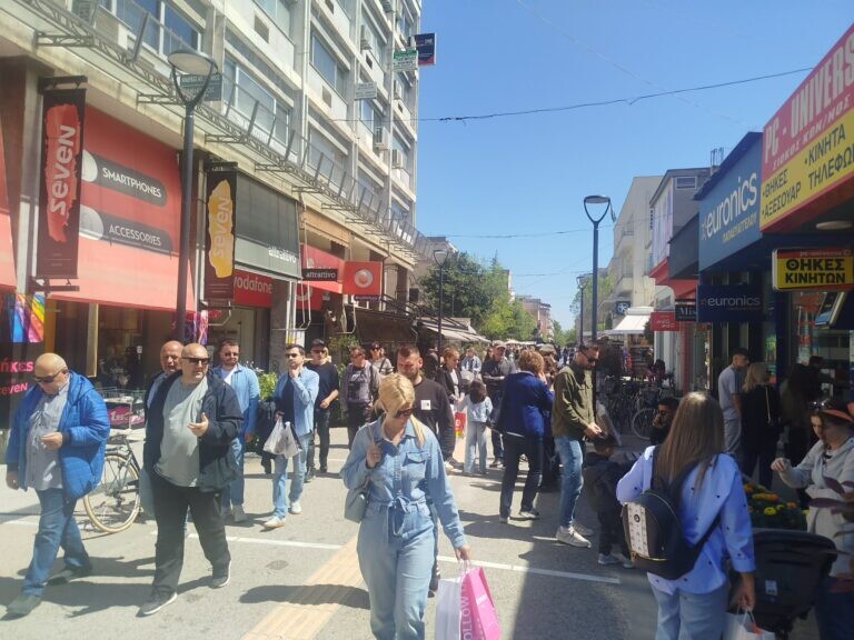 Κορυφώνεται η κίνηση στην αγορά για τα πασχαλινά ψώνια