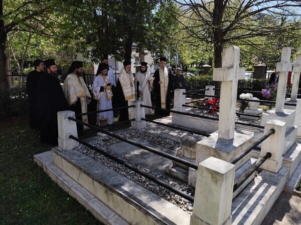 Τρισάγιο υπέρ των κεκοιμημένων Αρχιερέων από τον Σεβασμιώτατο Μητροπολίτη κ. Τιμόθεο