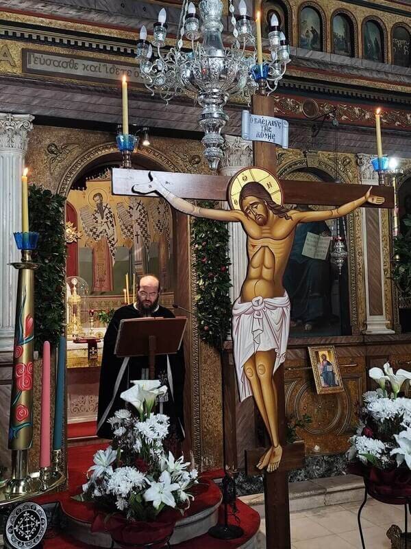 Μέσα στην ιερά σιγή της Μεγάλης Παρασκευής η Αποκαθήλωση του Κυρίου στην Καρδίτσα