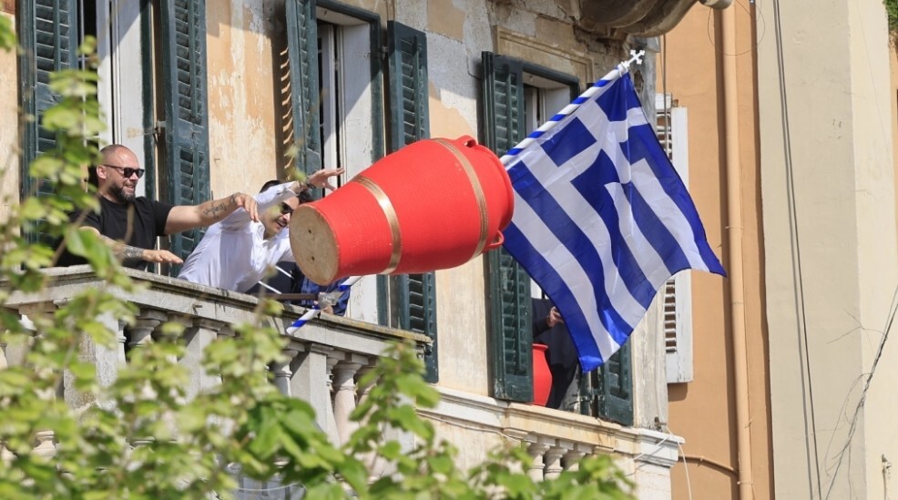 Οι «Μπότηδες» έστειλαν το μήνυμα της πρώτης Ανάστασης, δείτε εικόνες και βίντεο