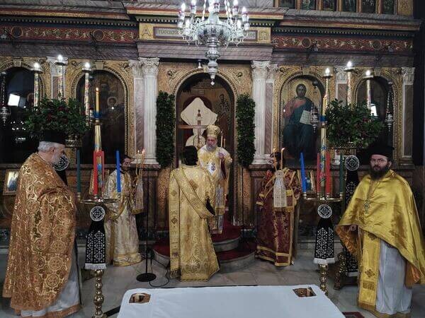 Κατανυκτική η Ακολουθία του Επιταφίου Θρήνου στον Ι.Μ.Ν. Αγίων Κωνσταντίνου και Ελένης Καρδίτσης