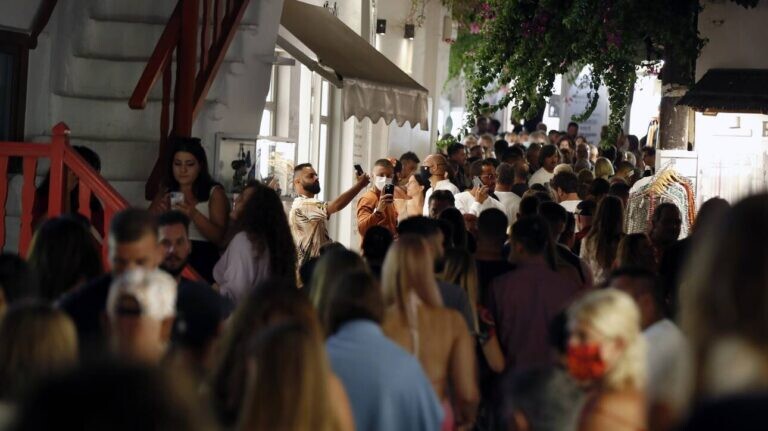 Φεύγουν για σεζόν σε τουριστικά θέρετρα