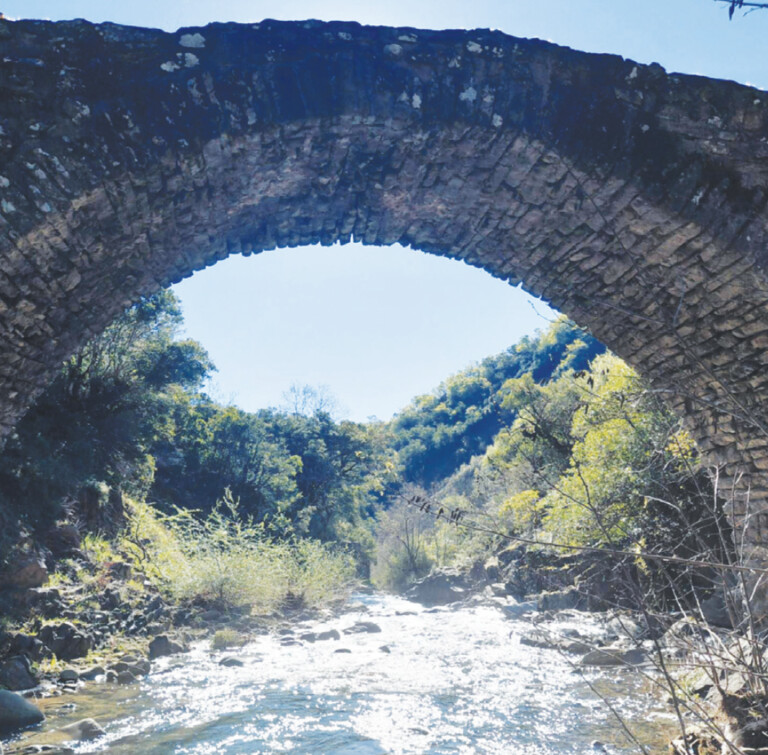 Κλιμάκιο της ΕΦΑ στα Πετρογέφυρα Αμαράντου και Δαφνοσπηλιάς (ΦΩΤΟ)