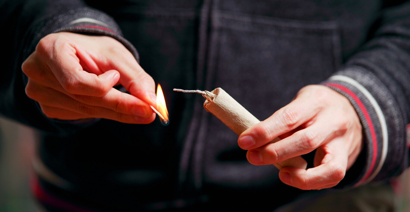 Τραυμάτισαν 16χρονη με κροτίδα και την εξύβρισαν