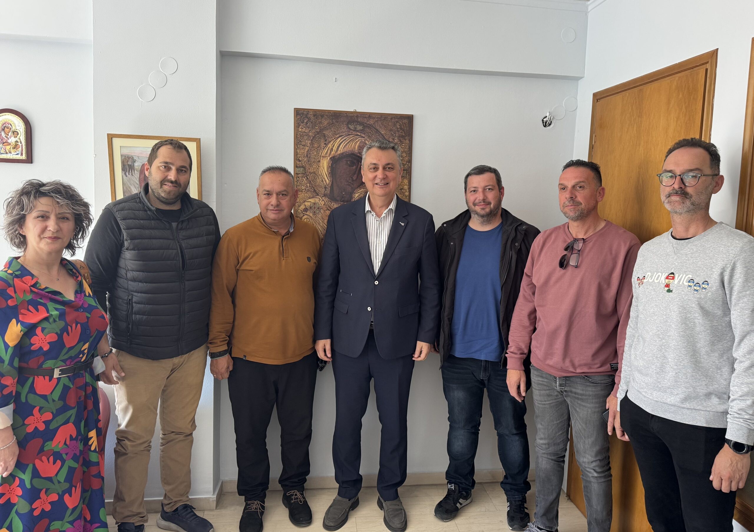 Παρεμβάσεις Κωτσού για τα σχολικά δρομολόγια: Πίεση για επιτάχυνση διαδικασιών και λύση πριν τη νέα σχολική χρονιά