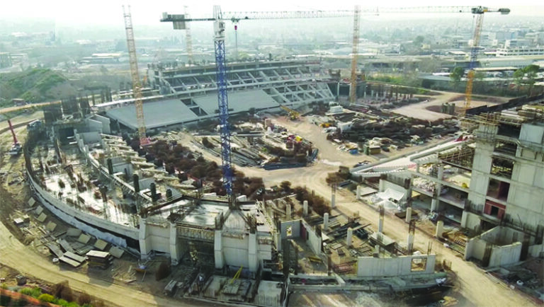 4 χρόνια για ένα γήπεδο 40.000 στην Αθήνα, 30 (;) χρόνια για μία εξέδρα στην επαρχία!