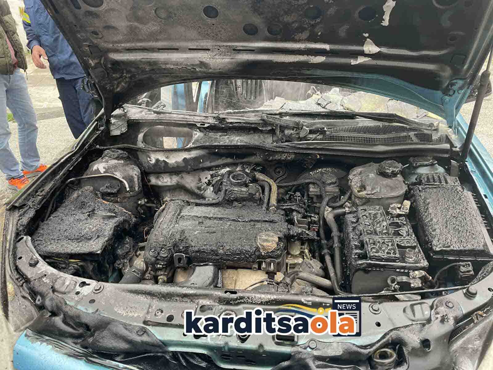 ΈΚΤΑΚΤΟ Καρδίτσα: Φωτιά σε  κινούμενο αυτοκίνητο