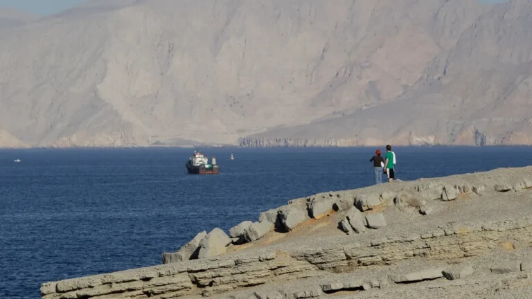 Αβεβαιότητα για τα Στενά του Ορμούζ - Απειλεί να τα κλείσει ξανά η Τεχεράνη