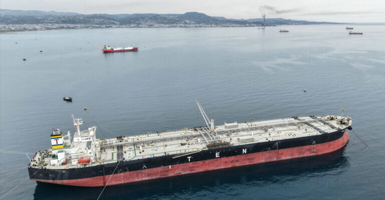 Το Ιράν έκλεισε ξανά τα Στενά του Ορμούζ