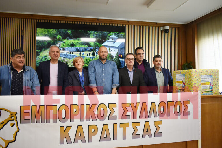 30.000 εορταστικοί λαχνοί στην αγορά της Καρδίτσας (ΦΩΤΟ & ΒΙΝΤΕΟ)