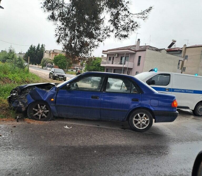 Μετωπική δύο αυτοκινήτων στη Θεοφράστου στη Λάρισα- ένας τραυματίας (ΦΩTO)
